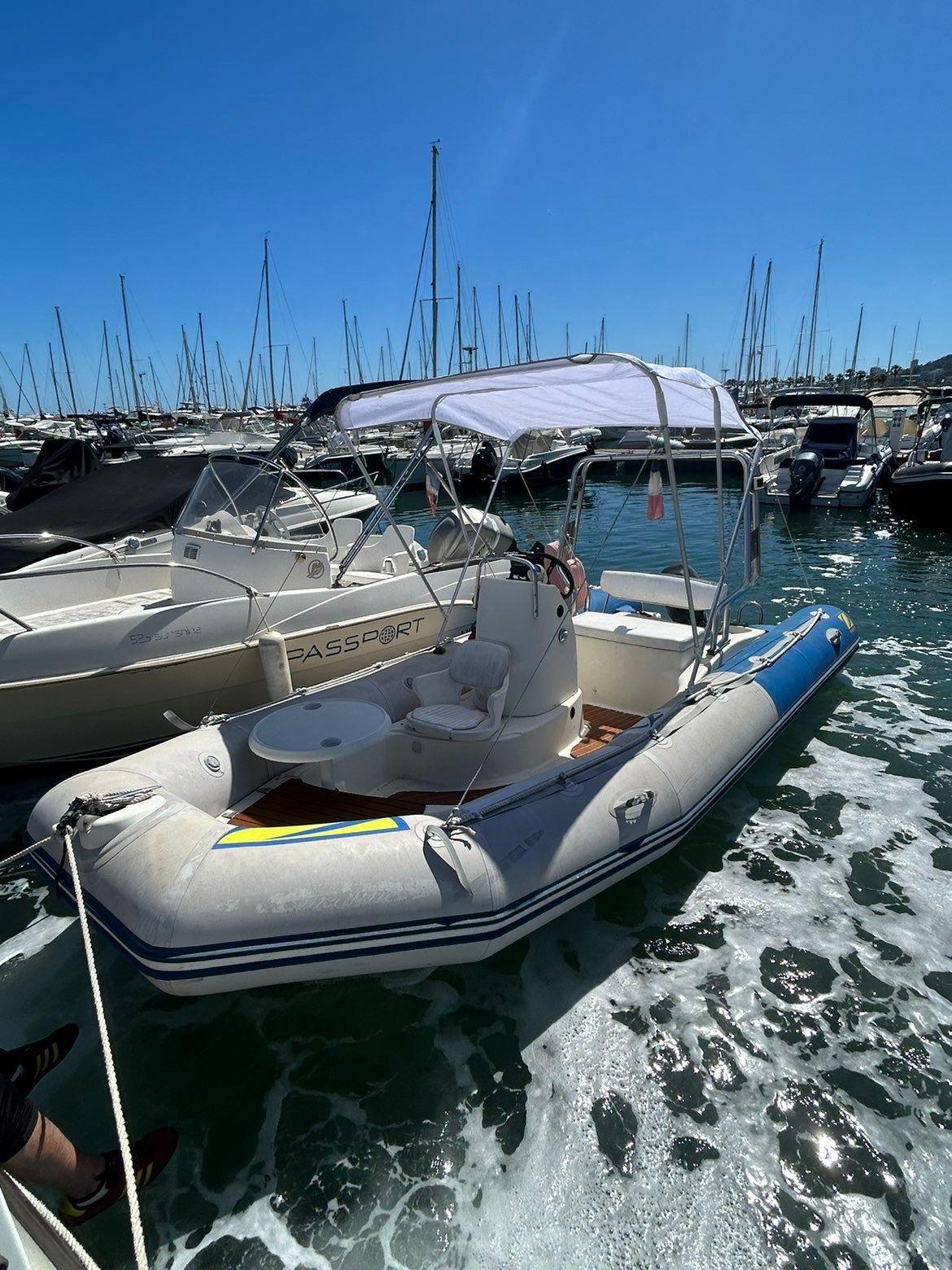 Le bateau vu de profil