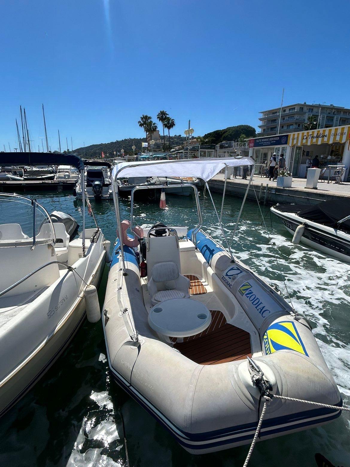 Le bateau au mouillage